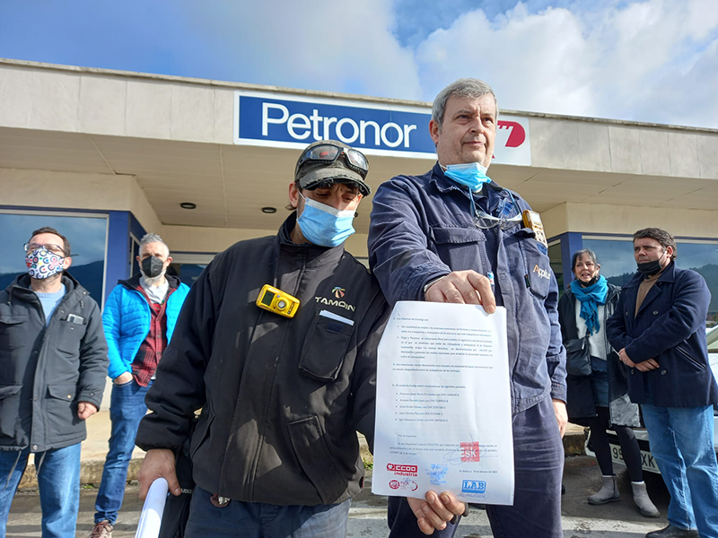 Huelga en las contratas de Petronor en febrero y marzo