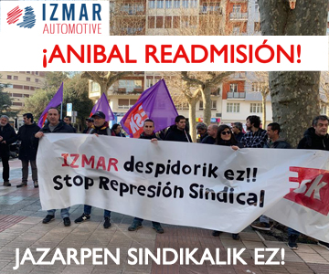 Langileek protestatzen dute pankarta batekin
