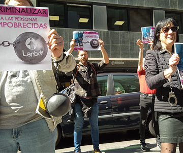 Concentración de protesta en una oficina de lanbide en Bilbo