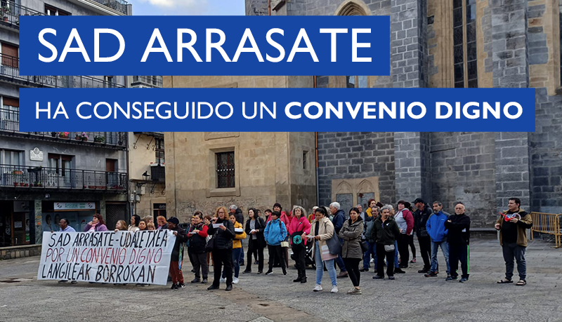 Concentración en favor de las trabajadoras del SAD de Arrasate